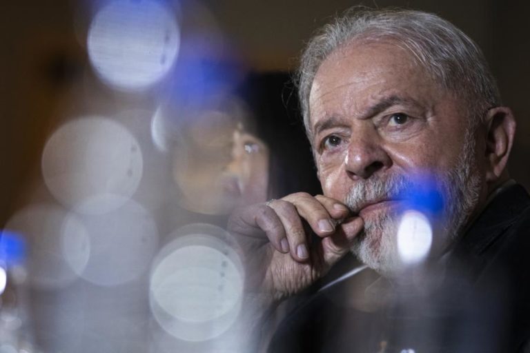 Lula da Silva confirmará hoje a sua intenção de disputar a Presidência do Brasil