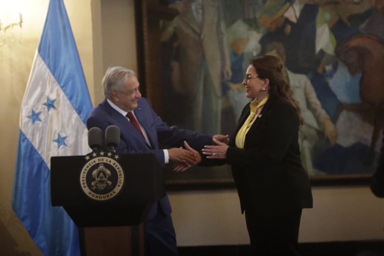 México interceta 1.608 migrantes de 38 países num único dia
