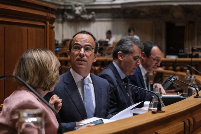“É preciso revisitar” a discussão do contrato de concessão da RTP – ministro