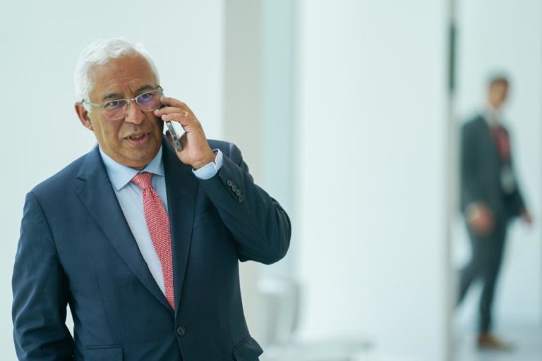 Costa e Santos Silva felicitam Montenegro pela eleição como presidente do PSD