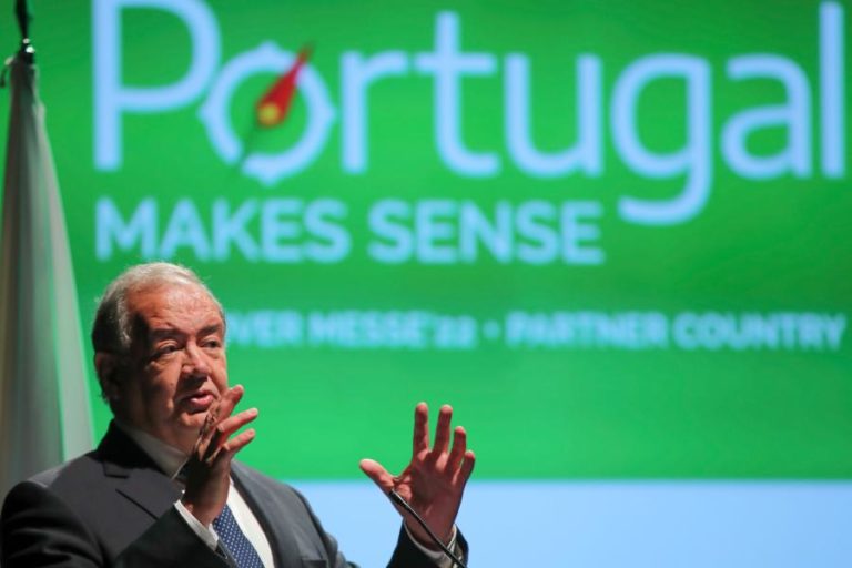 Ministro da Economia considera que ligação energética com alemães pode marcar “paradigma de viragem”
