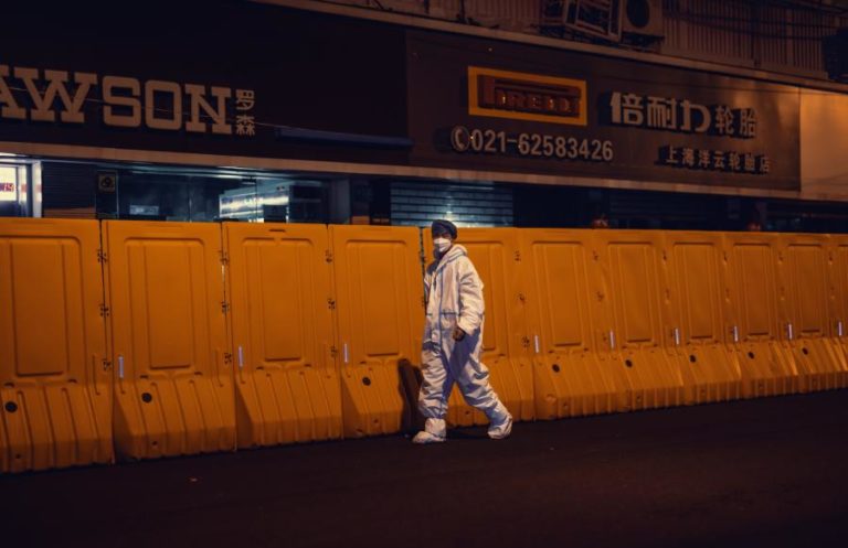 Covid-19: Xangai vai aliviar medidas rigorosas de confinamento na quarta-feira