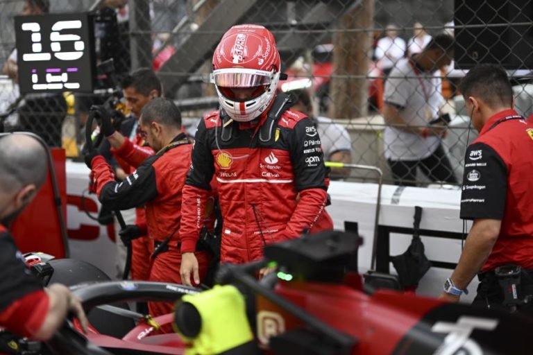 Arranque do GP do Mónaco de Fórmula 1 adiado devido à chuva
