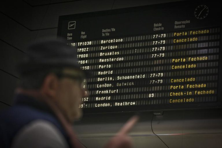 Tempos de espera nas chegadas do aeroporto de Lisboa ultrapassaram as três horas