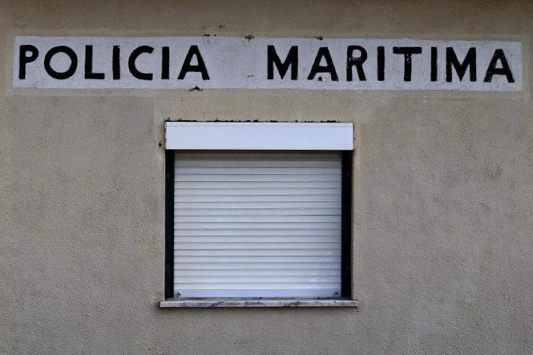 Polícia Marítima apreende embarcação e 700 kg de amêijoa japónica no Samouco