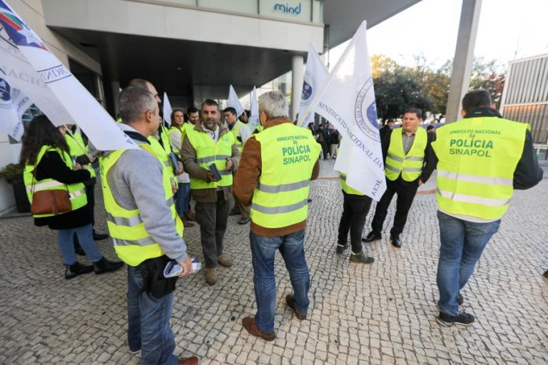 Sindicato pede reunião ao MAI devido “ao desvio” de agentes da PSP para SEF