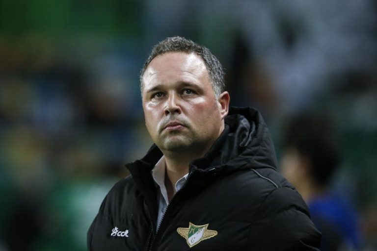 Vítor Campelos renova e vai orientar o Desportivo de Chaves no regresso à I Liga