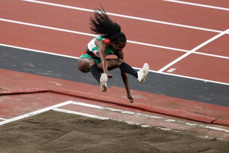 Evelise Veiga conquista prata no meeting de Manchester