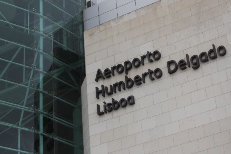 Tempos de espera no aeroporto de Lisboa abaixo dos 40 minutos entre 05:00 e 10:00