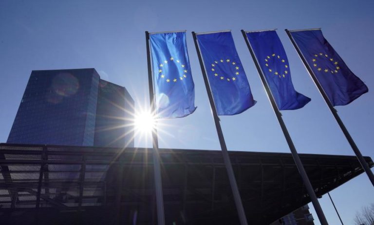 BCE confirma fim das compras de ativos em julho e mantém taxas de juro