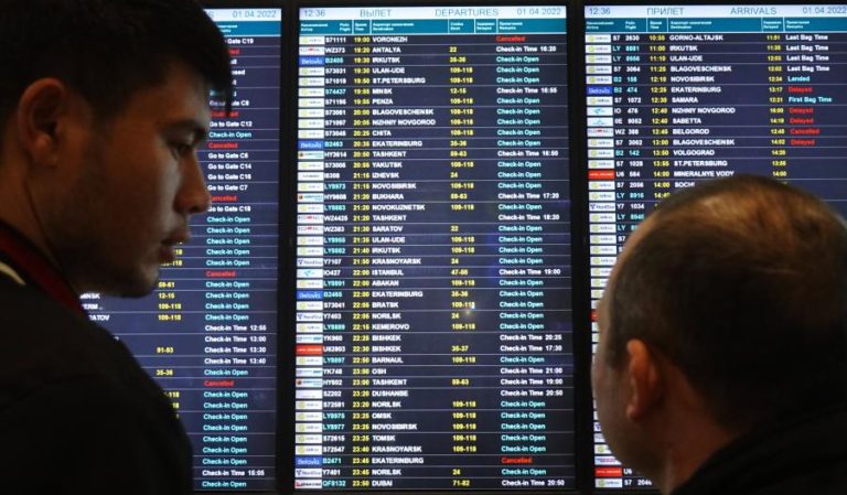 Rússia prolonga restrições a voos civis em 11 aeroportos até dia 12