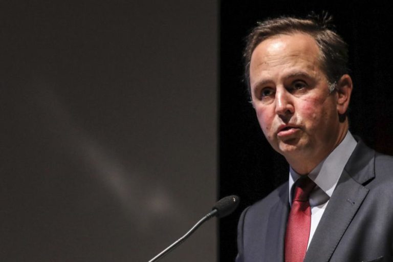 Ministro das Finanças avisa que haverá “impactos” dos aumentos das taxas de juro