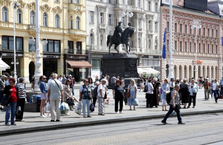 Bruxelas recomenda entrada da Croácia na zona euro a 01 de janeiro de 2023