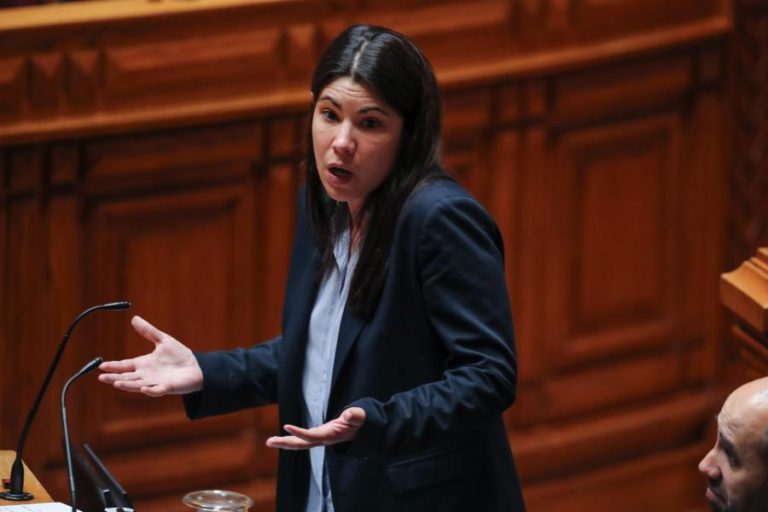 BE desafia PS a viabilizar moratória para impedir perda de casas para fins comerciais