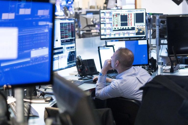 Wall Street negoceia em baixa no início da sessão