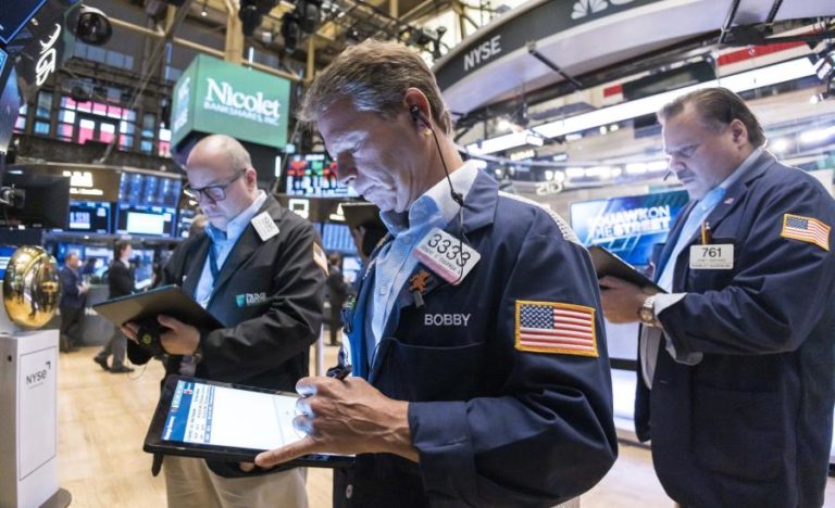 Wall Street negoceia em baixa no início da sessão