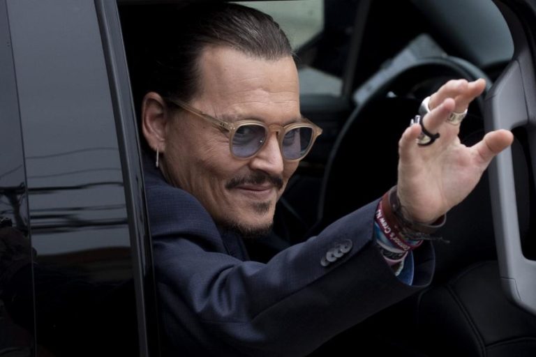Ator Johnny Depp vence processo contra Amber Heard nos EUA