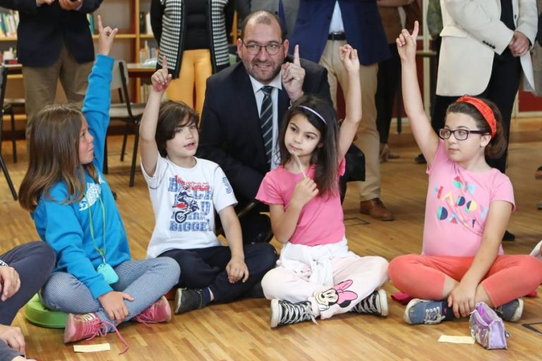 Ministro da Educação destaca combate à pobreza infantil no Dia Mundial da Criança