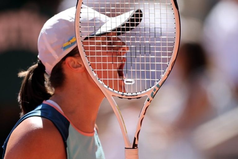 Swiatek vence Kasatkina e regressa à final de Roland Garros depois do triunfo em 2020