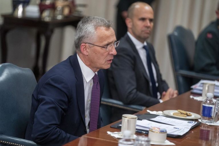 Secretário-geral da NATO fala com Erdogan sobre adesão da Finlândia e Suécia