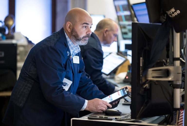 Wall Street negoceia em baixa no início da sessão