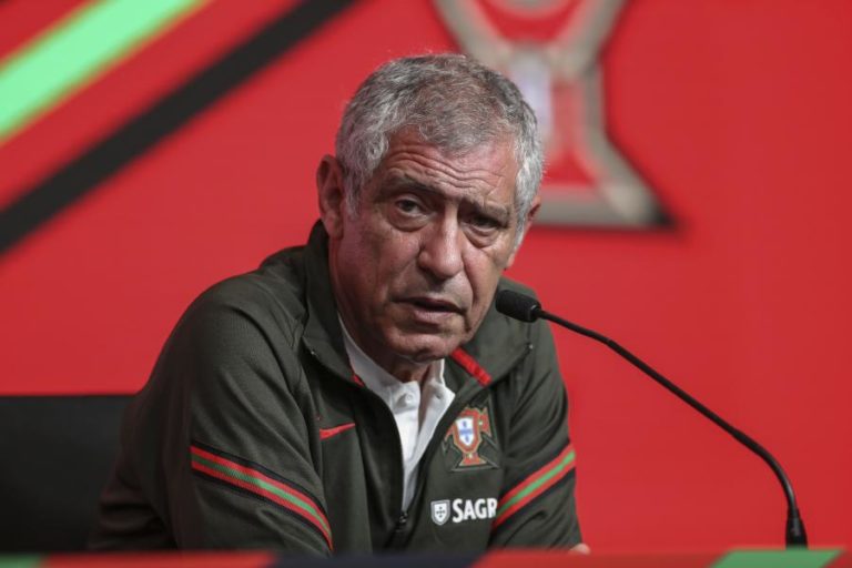 Fernando Santos rejeita apostar em “equipa nova”, porque quer manter equilíbrio
