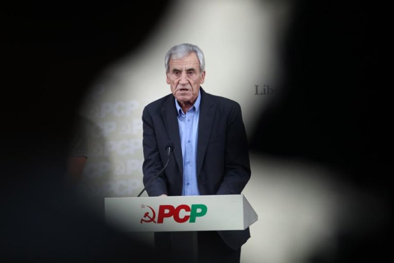 PCP ataca Governo e diz que pobreza do país contrasta com riqueza de “ínfima minoria”