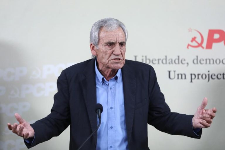 Jerónimo diz que Rui Moreira “tem razão” e exorta Governo a “desatar os cordões à bolsa”