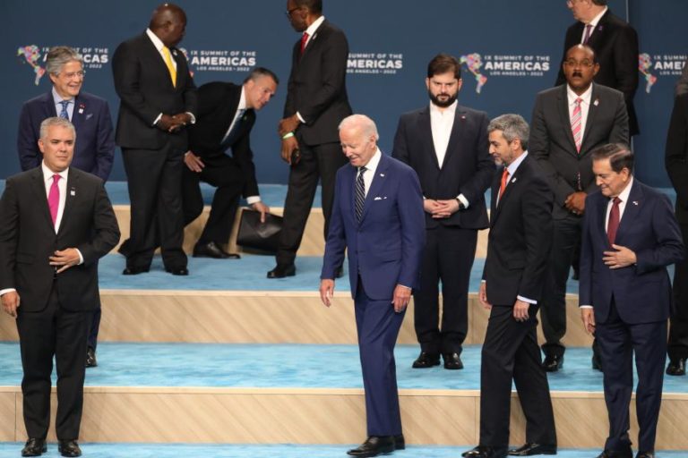 Zelensky desvalorizou alertas dos EUA sobre invasão russa diz Joe Biden