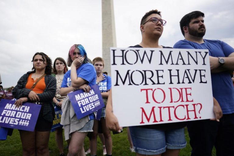 Democratas e Republicanos anunciam “acordo mínimo” para regulamentar acesso a armas de fogo nos Estados Unidos