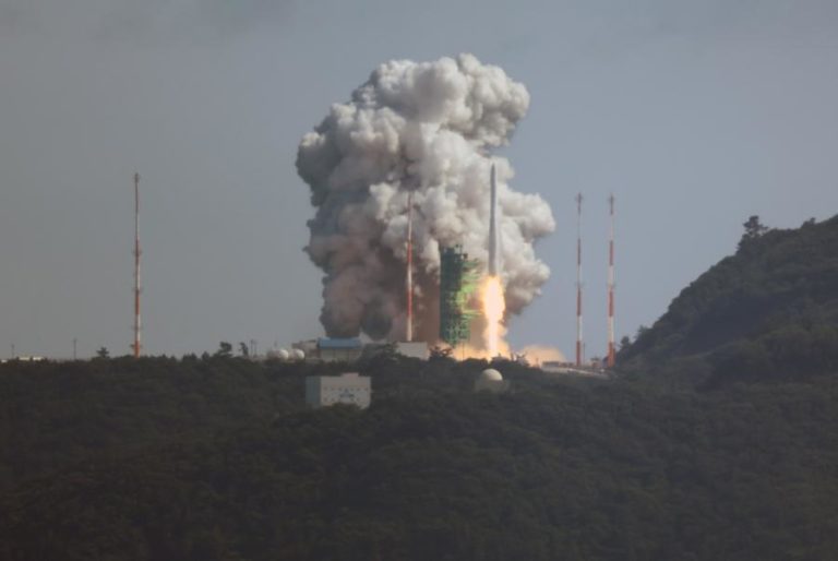 Coreia do Sul lançou o seu primeiro foguetão espacial