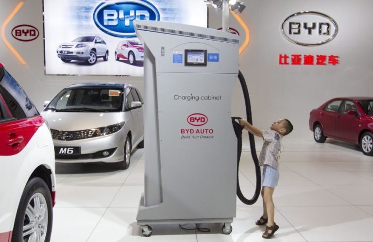 Fabricante chinesa BYD ultrapassa Tesla nas vendas globais de veículos elétricos