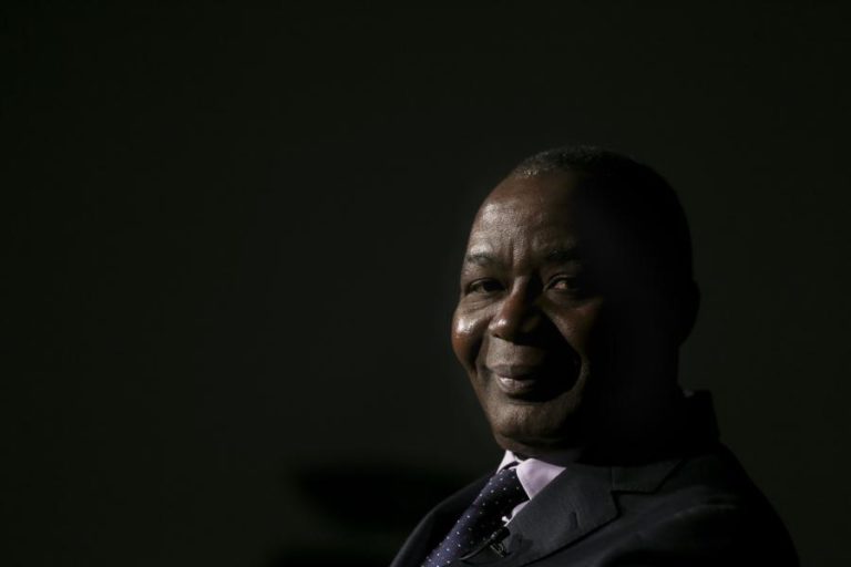 Óbito/Eduardo dos Santos: Um “grande estadista”  que “falhou redondamente” na democracia – Ex-PM Marcolino Moco