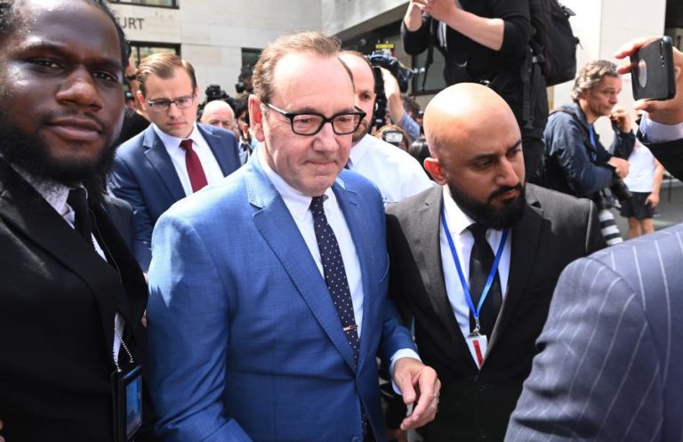 Kevin Spacey declara-se inocente de crimes sexuais, julgamento será em 2023