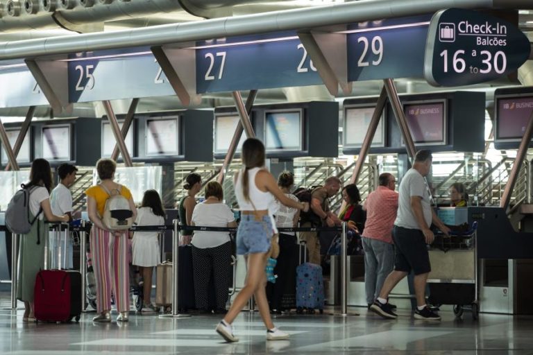 Aeroportos nacionais movimentam 5,3 M de passageiros em maio e aproximam-se de 2019