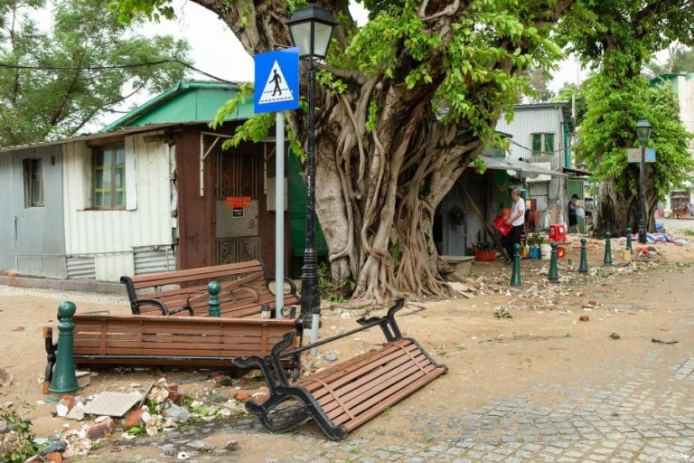 Macau baixa alerta de ciclone tropical, que está a afastar-se do território