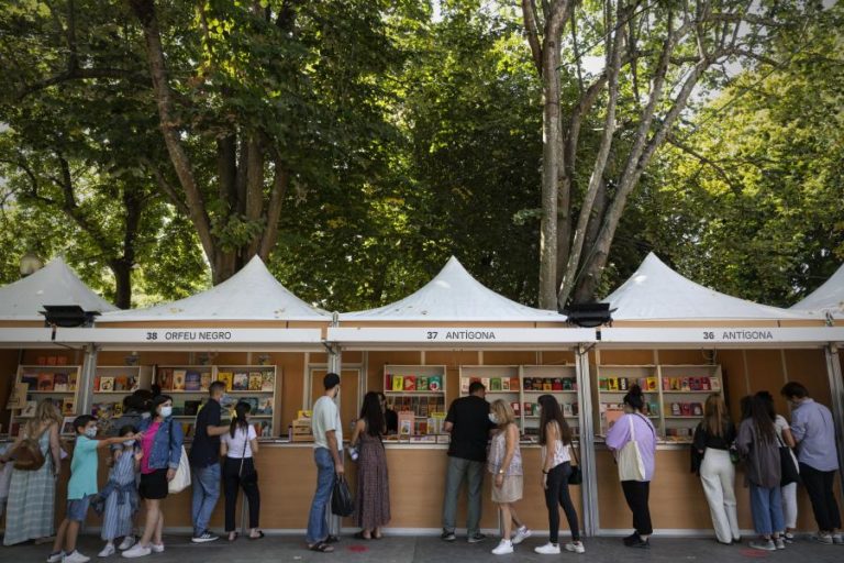 Feira do Livro do Porto abre sexta-feira sob mote da poesia e homenagem a Ana Luísa Amaral