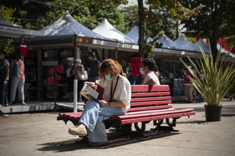 Óbito/Ana Luísa Amaral: Câmara do Porto promete Feira do Livro “alegre mas celebratória e emotiva”