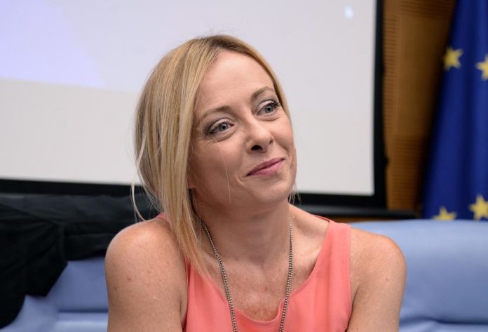 39070020.jpg