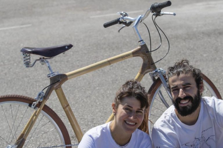 Irmãos de Anadia constroem em bambu bicicletas à medida