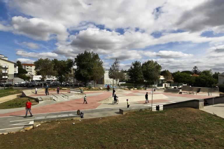 Petição em defesa do Parque das Gerações em Cascais discutida na Assembleia da República