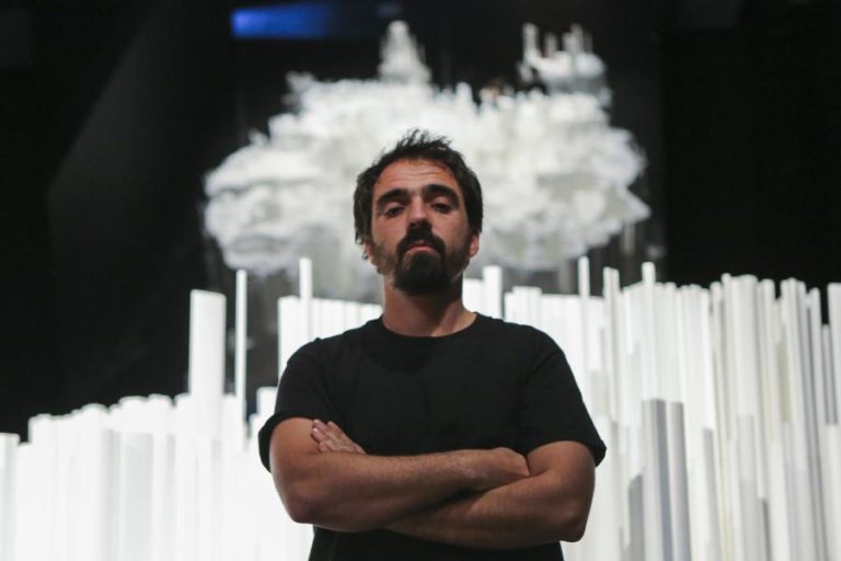 Vhils apresenta no festival Iminente em Lisboa peça com recurso a técnica inédita