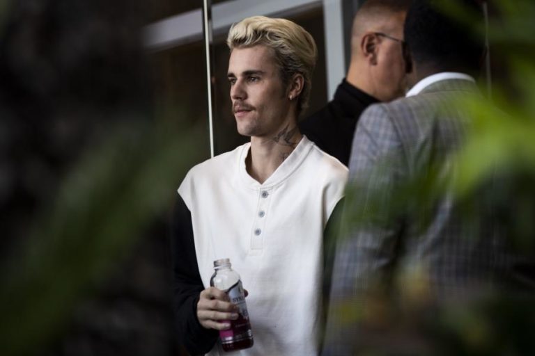 Justin Bieber volta a suspender digressão mundial com passagem por Portugal