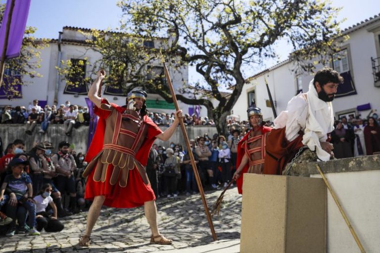 Fins de tarde inspiram mini-festival de música na vila medieval de Ourém