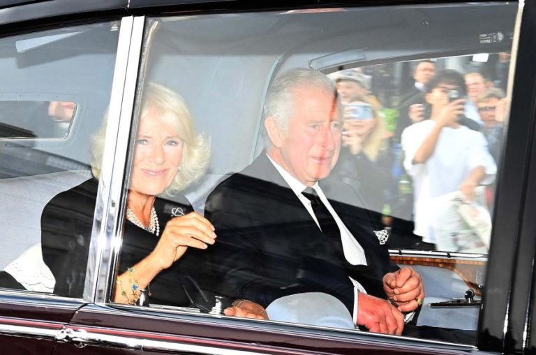 Carlos III receberá hoje líderes religiosos e políticos