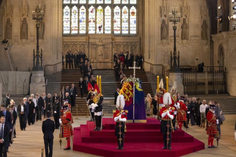 Isabel II: Delegação da China proibida de visitar câmara ardente no parlamento