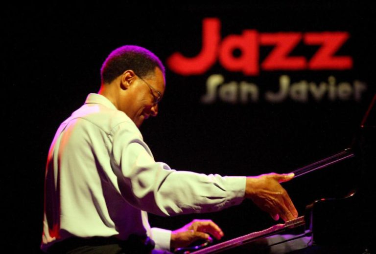 Morreu compositor e pianista de jazz Ramsey Lewis
