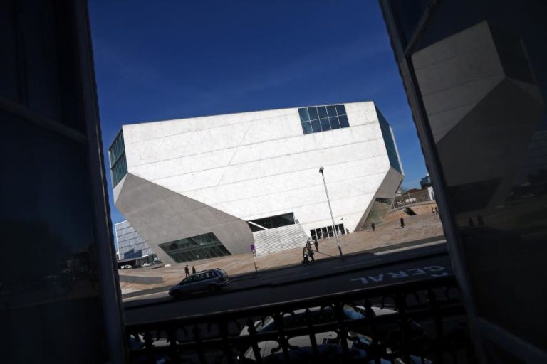 Denúncia anónima acusa Casa da Música de favorecer mecenas com benefícios comerciais