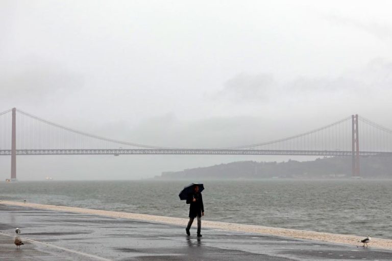 Mau tempo: Chuva, vento e agitação marítima até sábado devido à depressão Armand