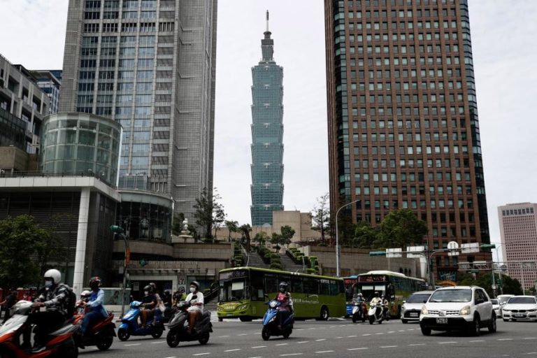 Covid-19: Taiwan reabre fronteiras sem impor quarentena